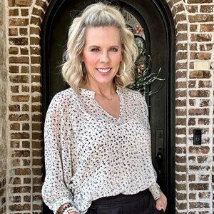 Cabi 8026 Gather Blouse Spring 2023 Small EUC